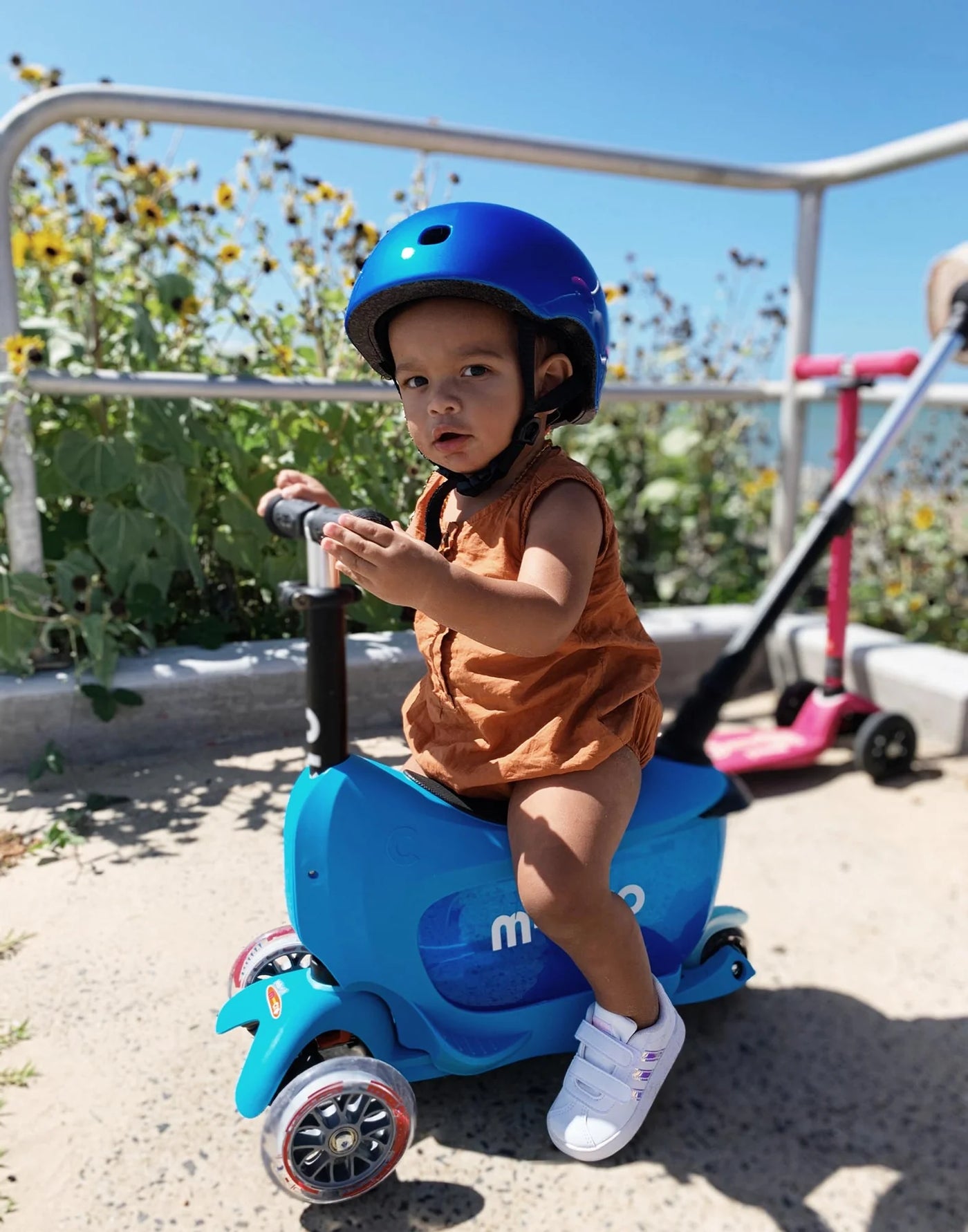 Micro Mini2Go Deluxe Plus Ride On Scooter
